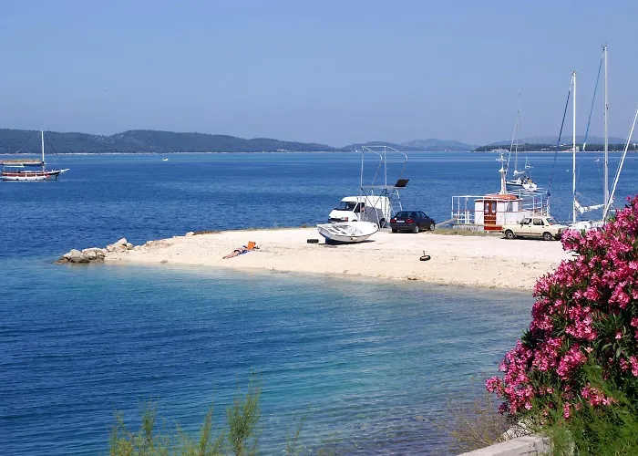 By The Sea Brodarica, - 15588 *